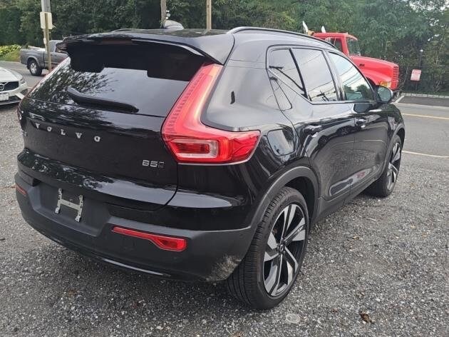 2024 Volvo XC40 Plus photo 2