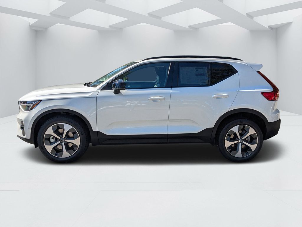 2026 Volvo XC40 Plus - Photo 6
