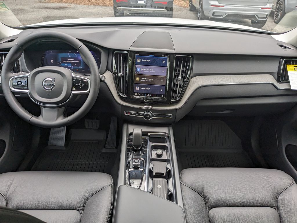 2025 Volvo XC60 Plus - Photo 16