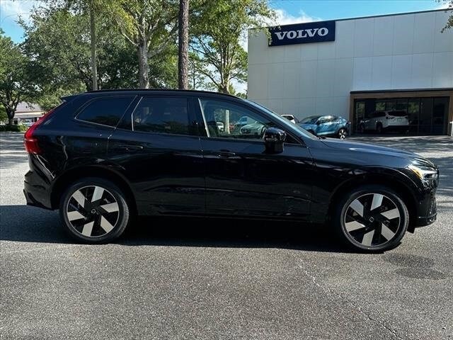 2025 Volvo XC60 T8 Plus photo 3