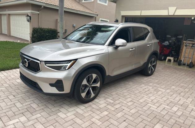 Used 2024 Volvo XC40 B5 Core SUV