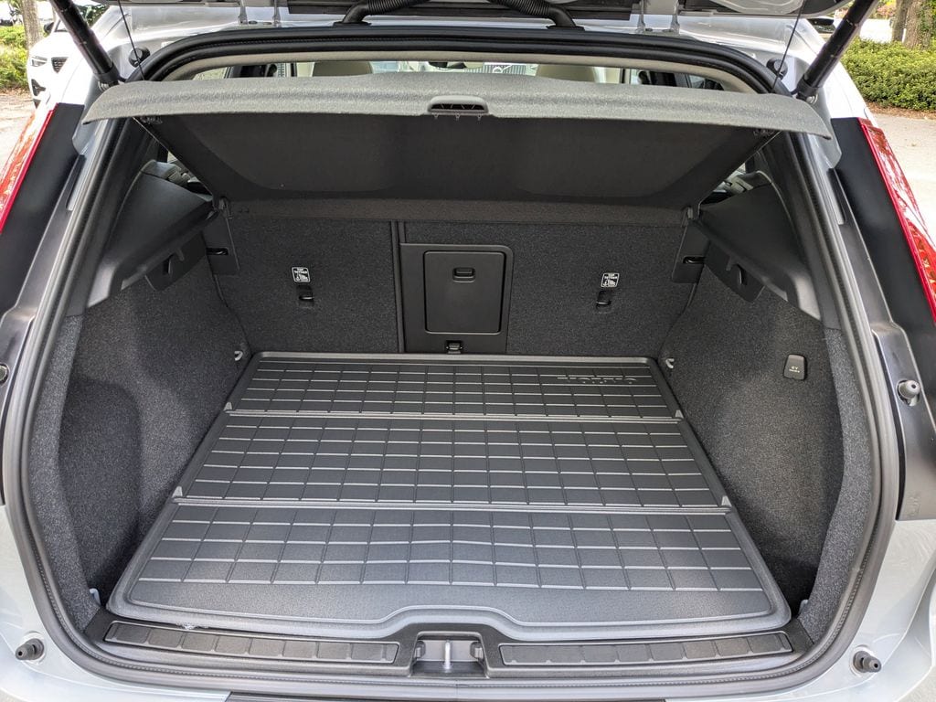 2026 Volvo XC40 Plus - Photo 12