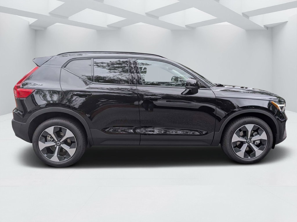 New 2026 Volvo XC40 B5 Plus SUV