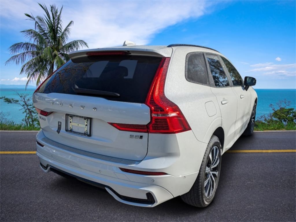 New 2025 Volvo XC60 B5 Plus SUV