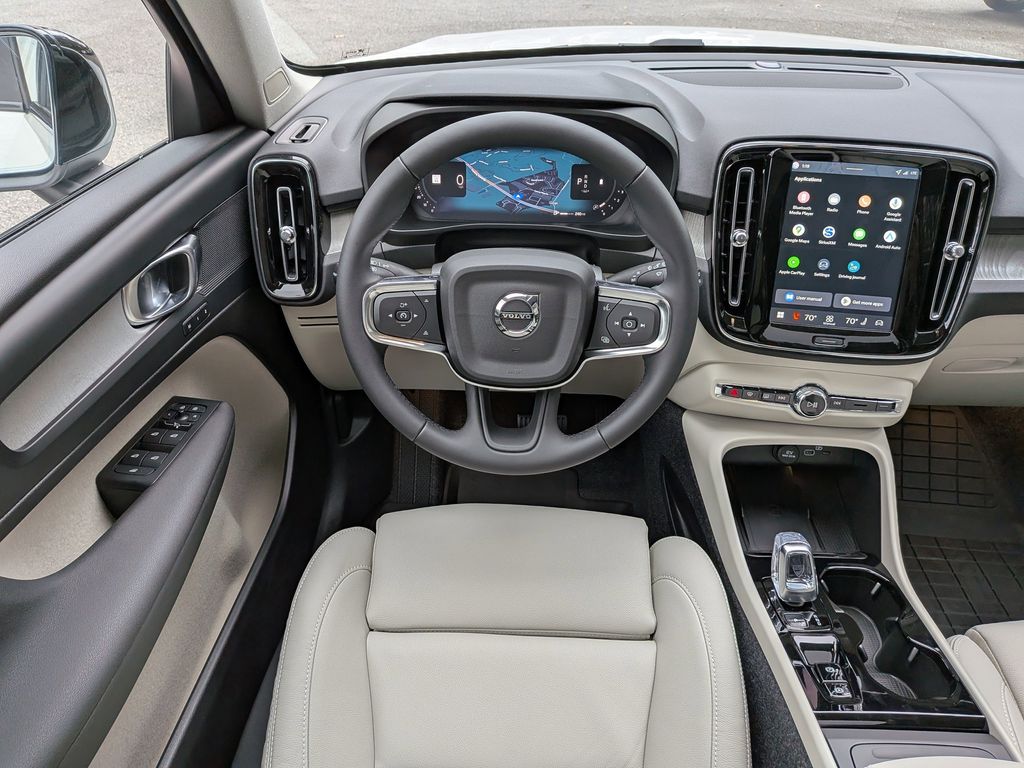 2026 Volvo XC40 Plus - Photo 17