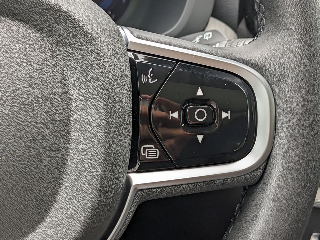 2025 Volvo XC60 Plus - Photo 29