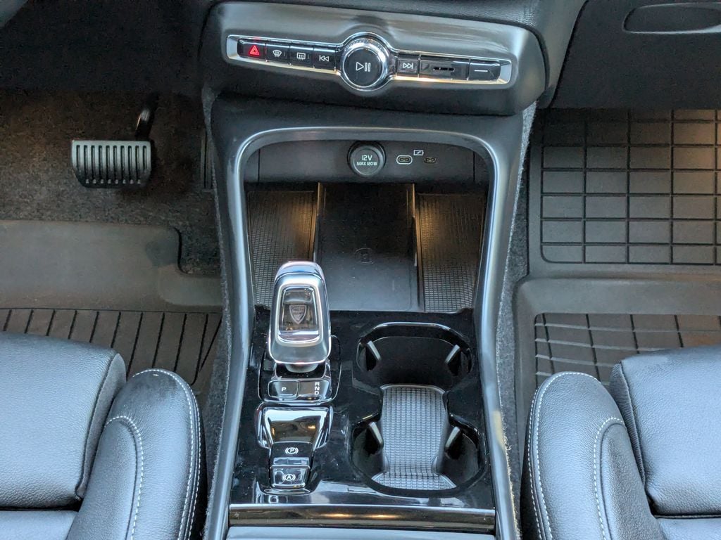 2026 Volvo XC40 Plus - Photo 19