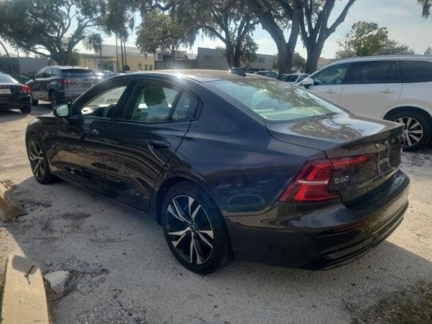 2023 Volvo S60 B5 Plus photo 2