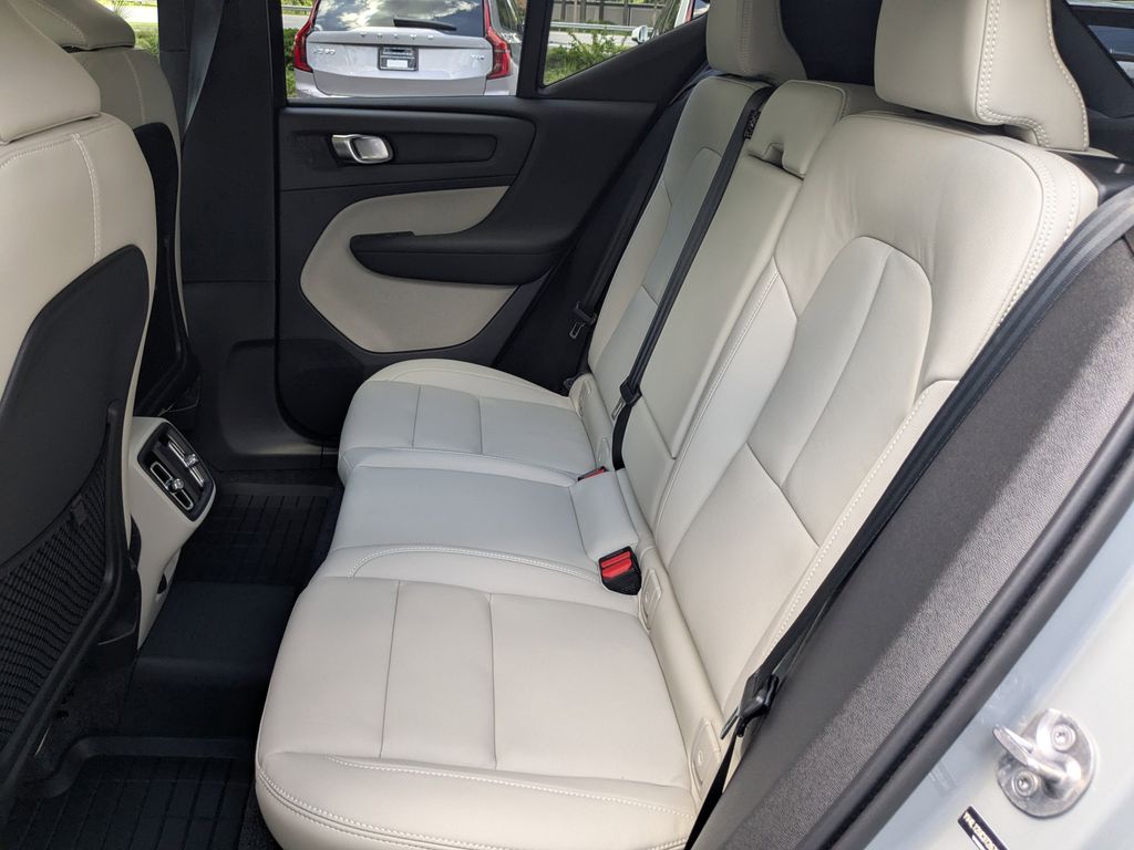 2026 Volvo XC40 Plus - Photo 14