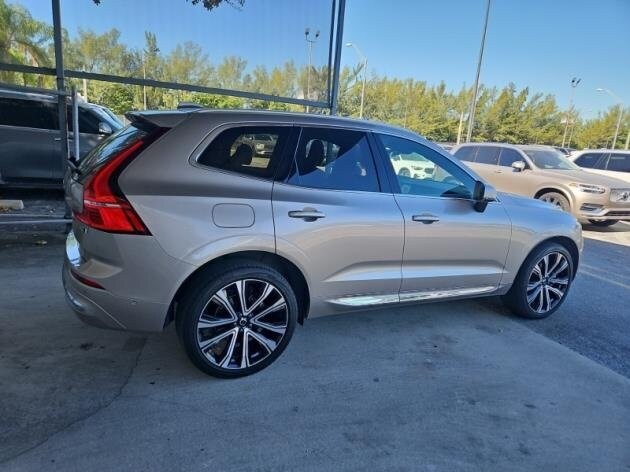 2023 Volvo XC60 B5 Ultimate photo 3