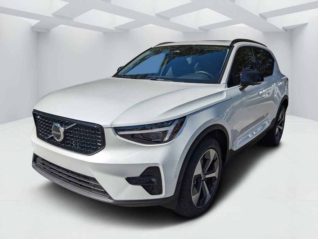 2026 Volvo XC40 Plus - Photo 7