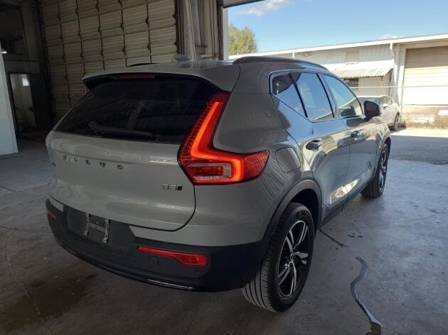 2024 Volvo XC40 Core photo 3