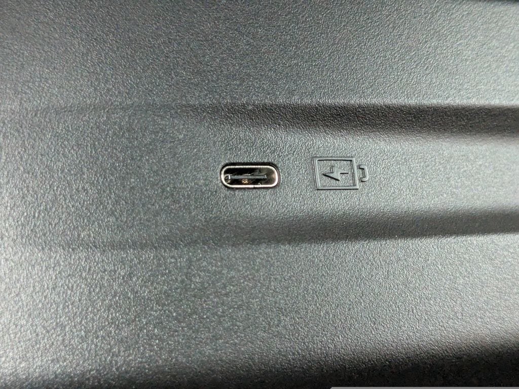 2025 Volvo EX90 Plus - Photo 24