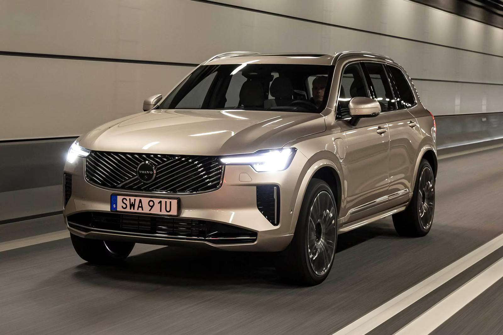 2027 Volvo XC90 Plug-In Hybrid performance and powertrain