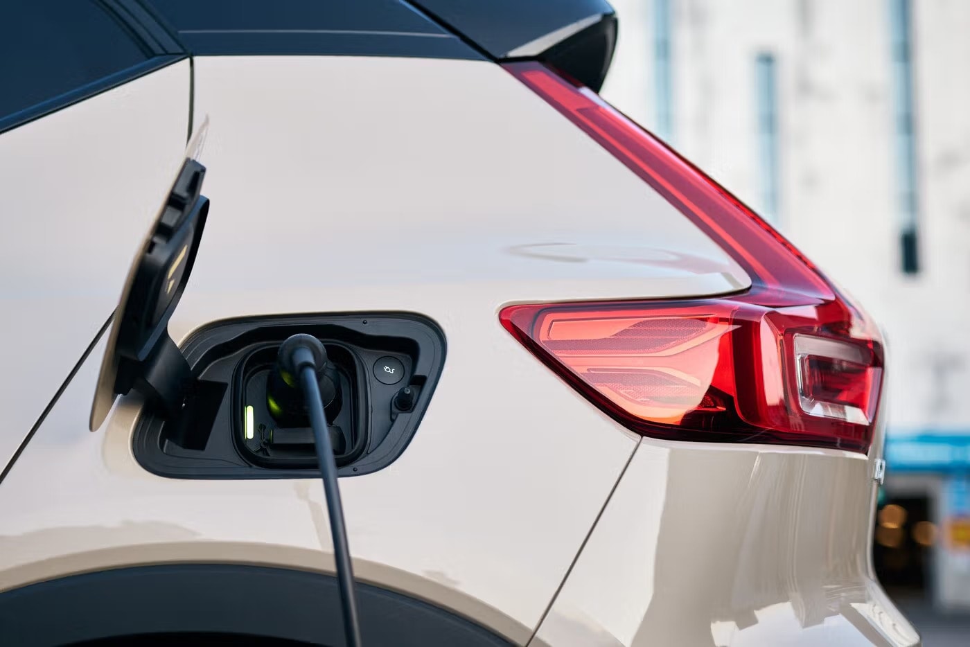 Volvo EX40 Public and Home Charging Solutions