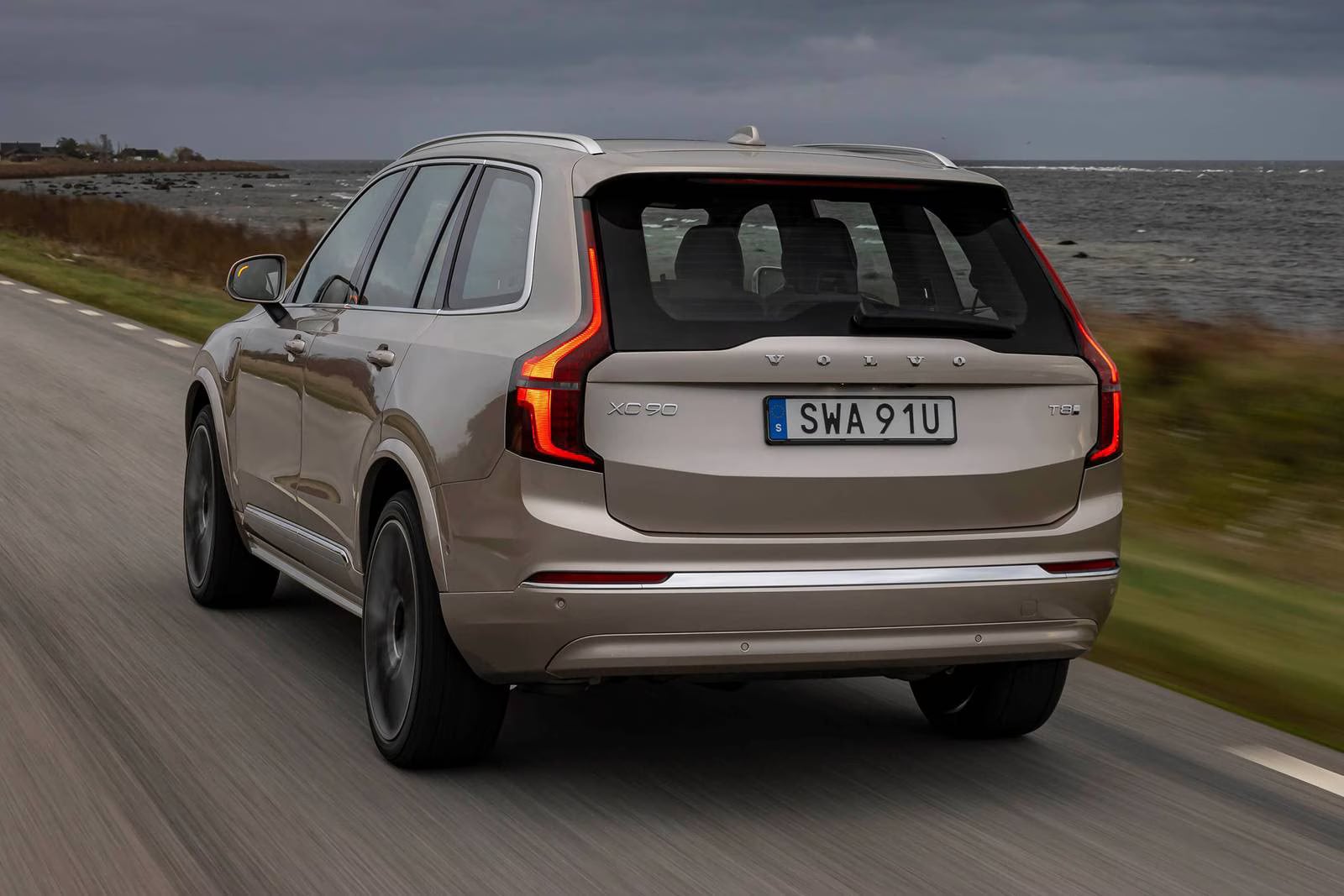 2026 Volvo XC90 performance and powertrain comparison placeholder