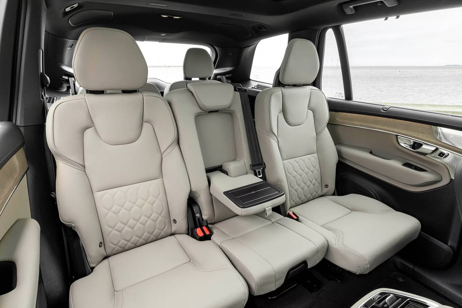 2027 Volvo XC90 Plug-In Hybrid interior comfort and cargo