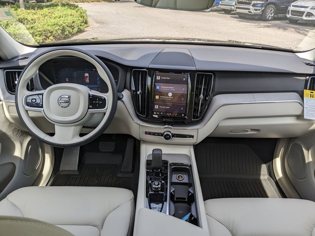 2025 Volvo XC60 Plus - Photo 16