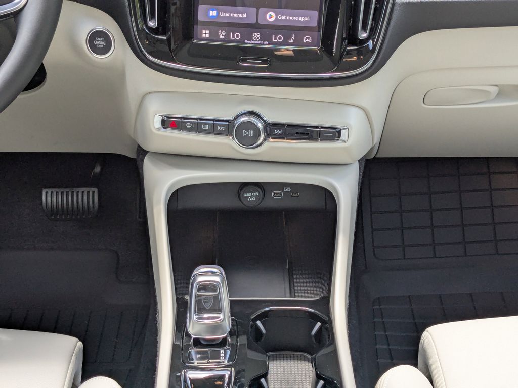 2026 Volvo XC40 Plus - Photo 19