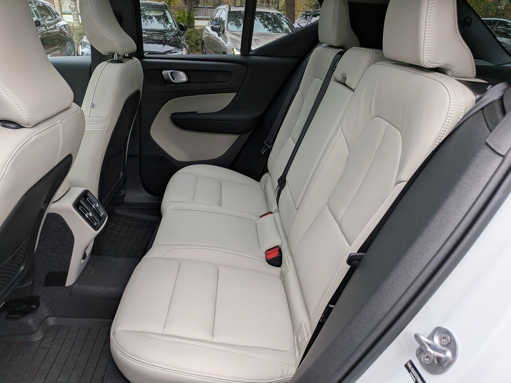 2026 Volvo XC40 Plus - Photo 14
