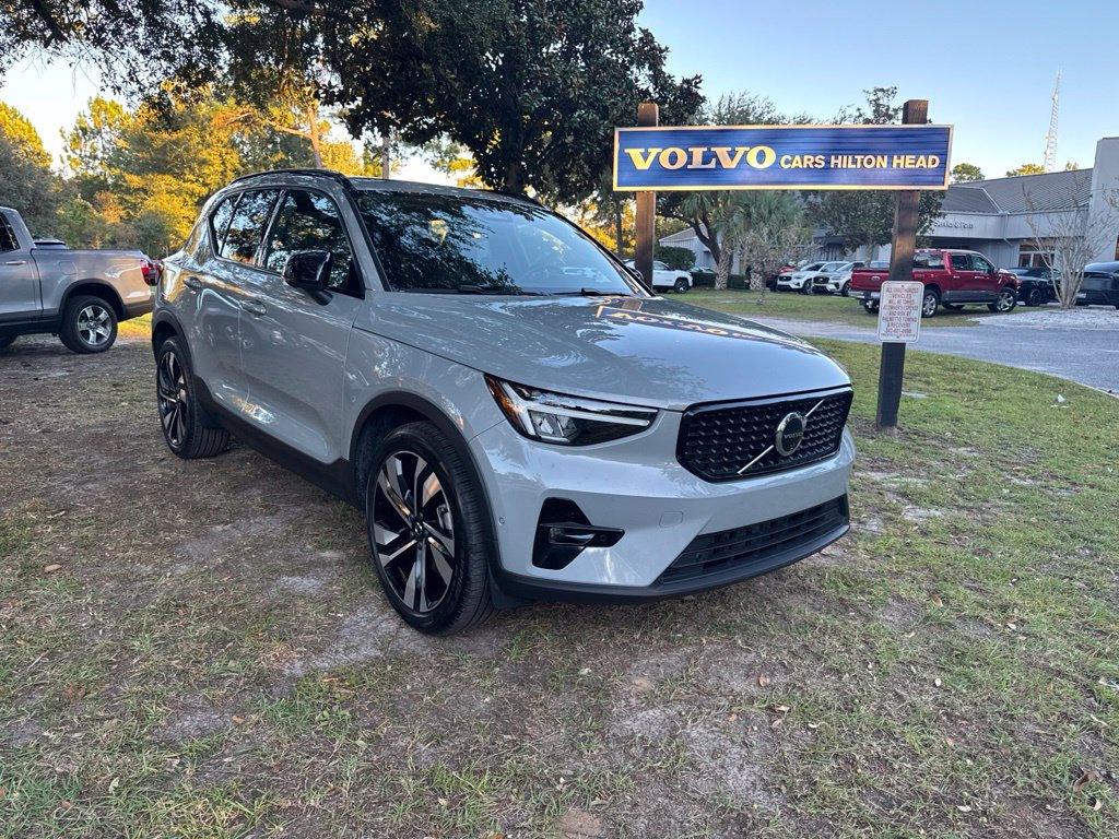 2025 Volvo XC40