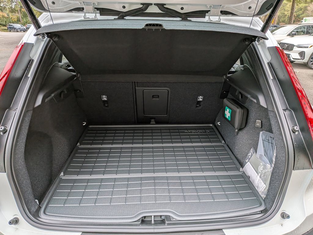 2026 Volvo XC40 Plus - Photo 12