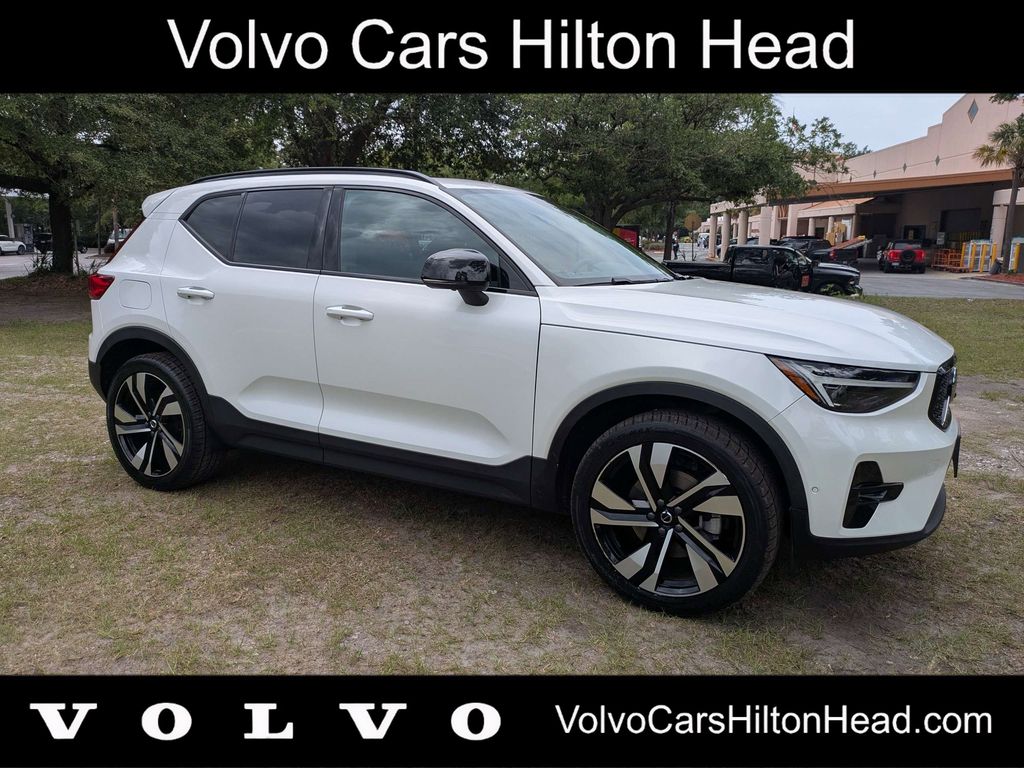 2023 Volvo XC40 B5 Ultimate Dark AWD's photo