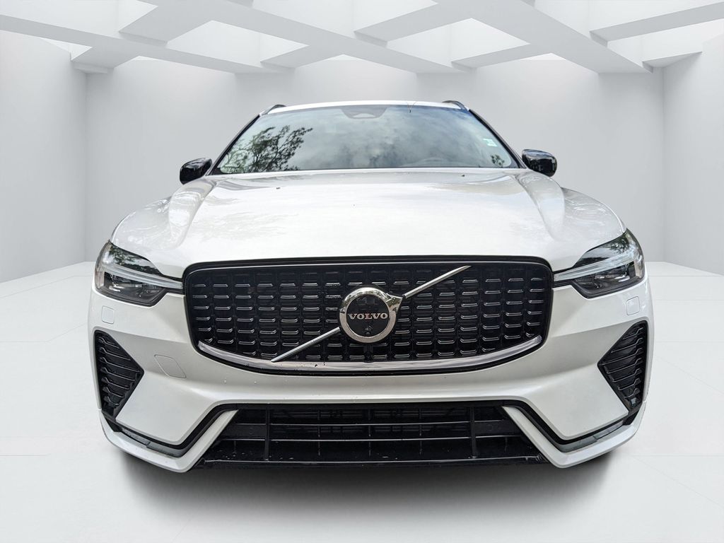 2025 Volvo XC60 Plus - Photo 8