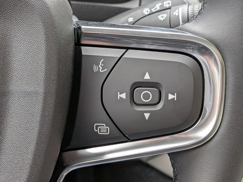 2026 Volvo XC40 Plus - Photo 28