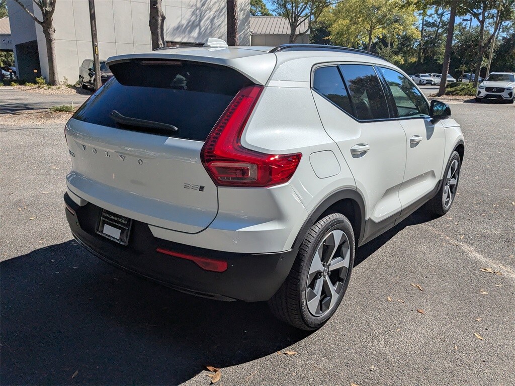 2026 Volvo XC40 Plus photo 2