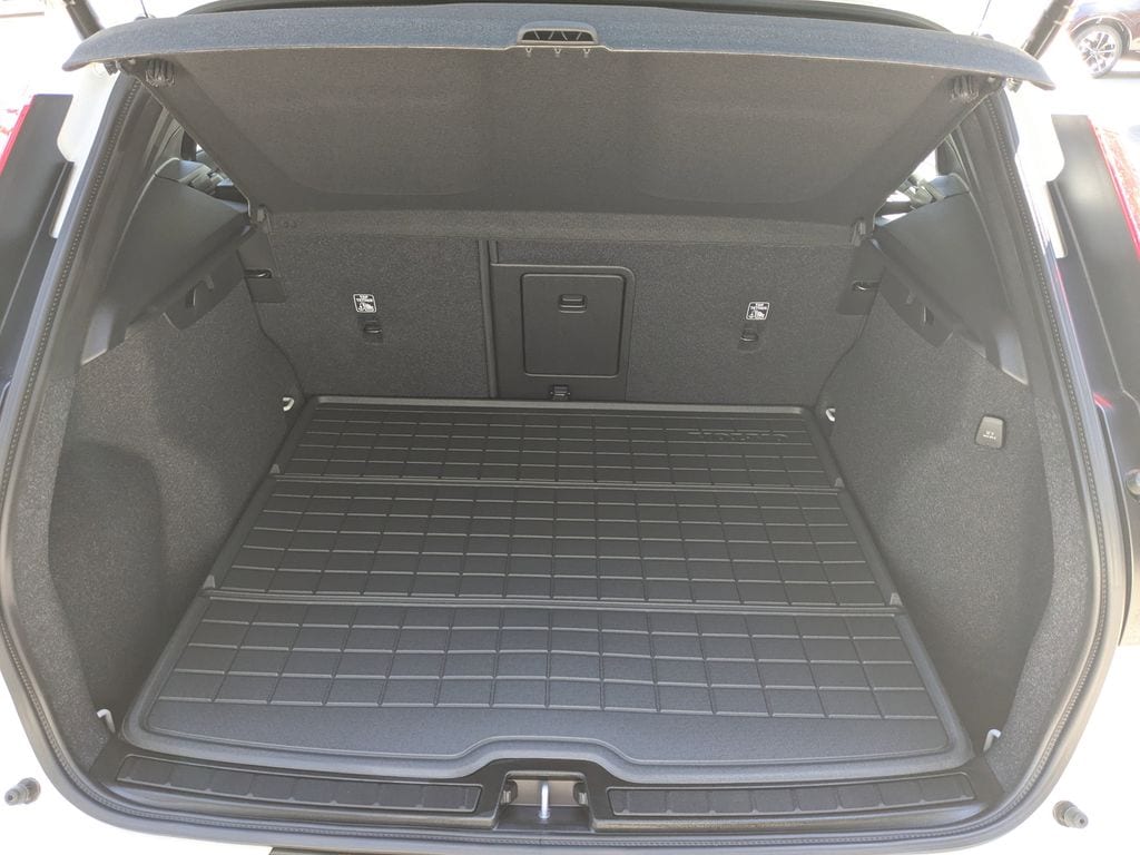 2026 Volvo XC40 Plus - Photo 12