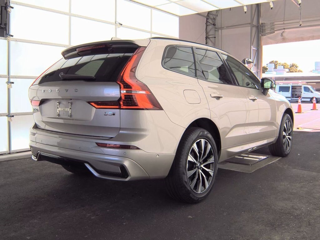 2024 Volvo XC60 B5 Plus photo 2