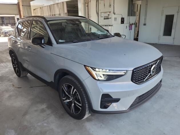 2024 Volvo XC40 Core photo 2