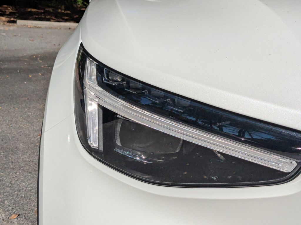 2026 Volvo XC40 Plus - Photo 9