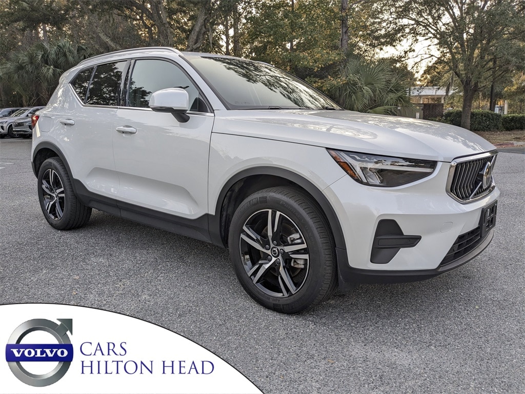 2025 Volvo XC40 Core