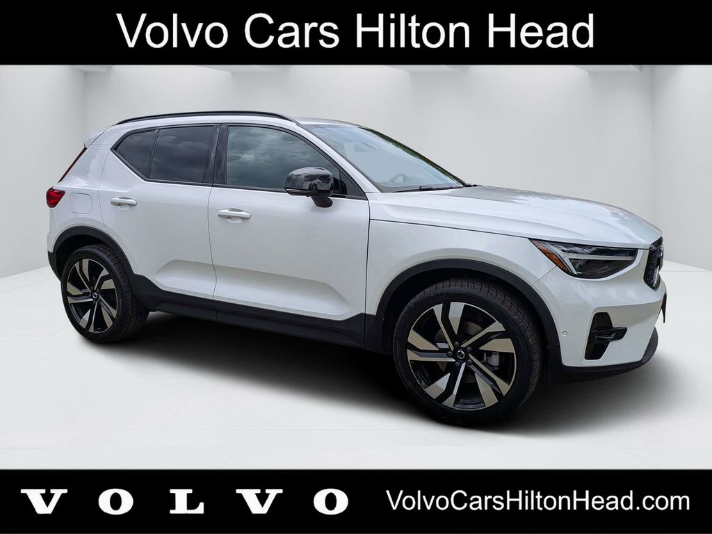 2023 Volvo XC40 B5 Ultimate Dark AWD's photo