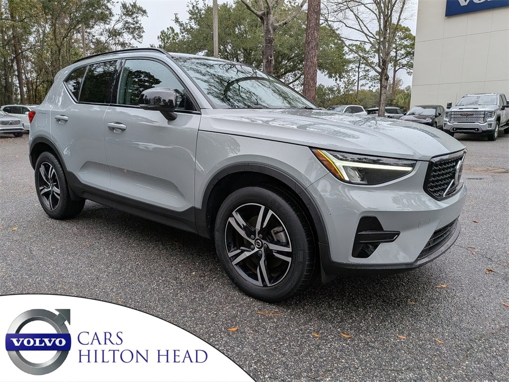 2024 Volvo XC40 Core's photo