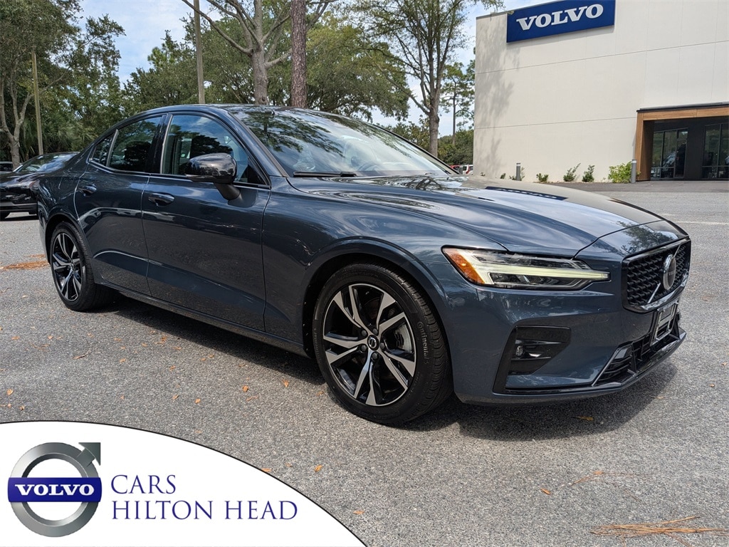 2024 Volvo S60 B5 Core Dark Theme