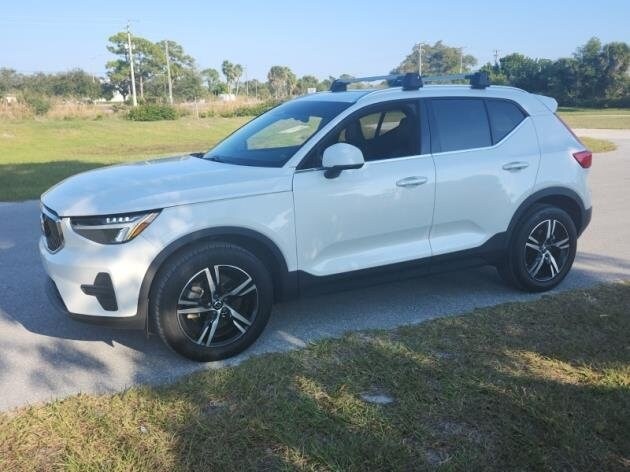 2024 Volvo XC40 Core photo 2