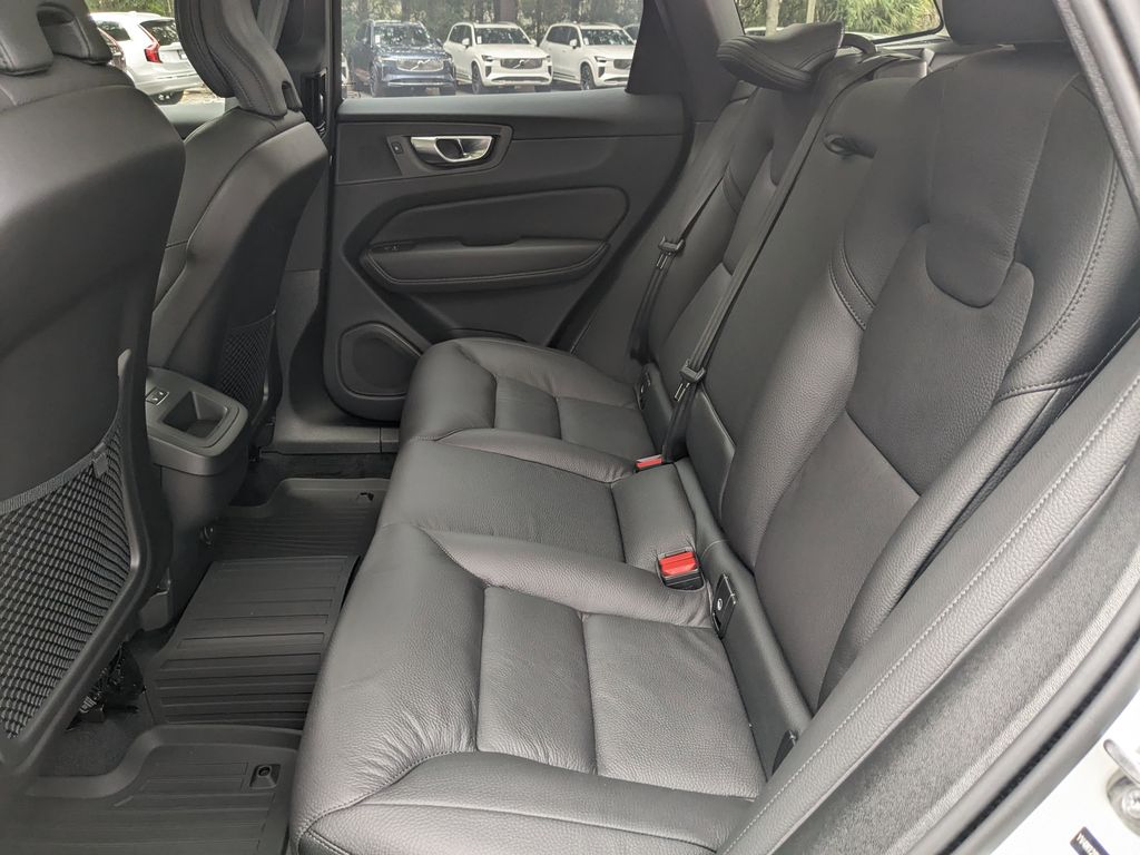 2025 Volvo XC60 Plus - Photo 15