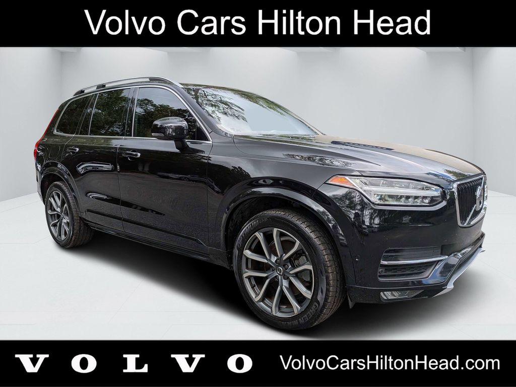 2017 Volvo XC90 T6 AWD Momentum's photo