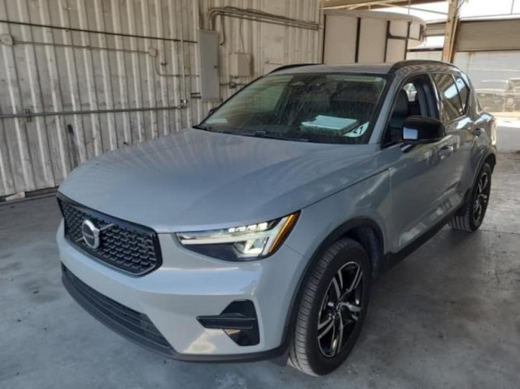 Used 2024 Volvo XC40 B5 Core SUV