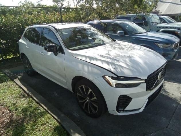 2023 Volvo XC60 B5 Plus photo 3