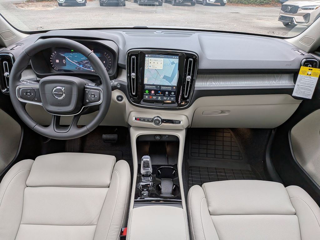2026 Volvo XC40 Plus - Photo 15