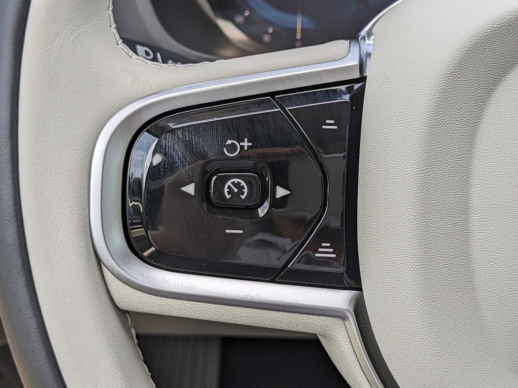2025 Volvo XC60 Plus - Photo 28