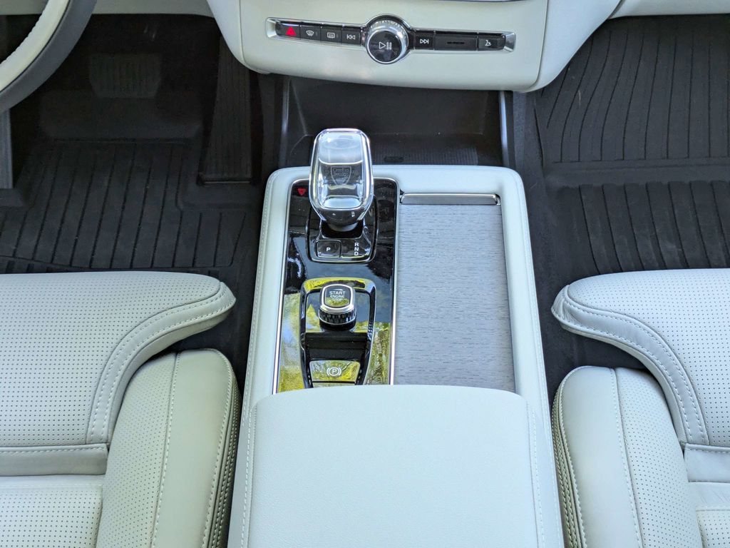 2026 Volvo XC90 Ultra - Photo 19