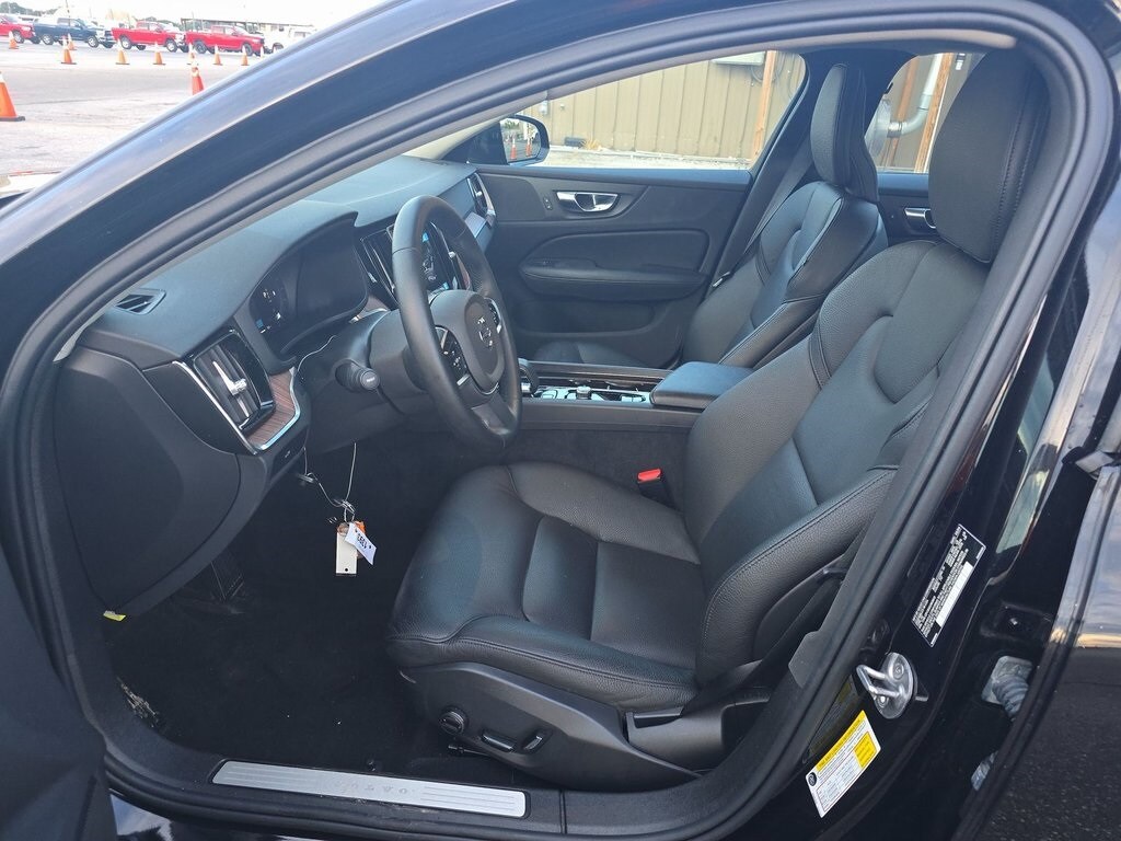 2025 Volvo S60 B5 Plus photo 3