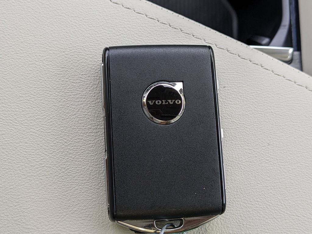 2025 Volvo XC60 Plus - Photo 32