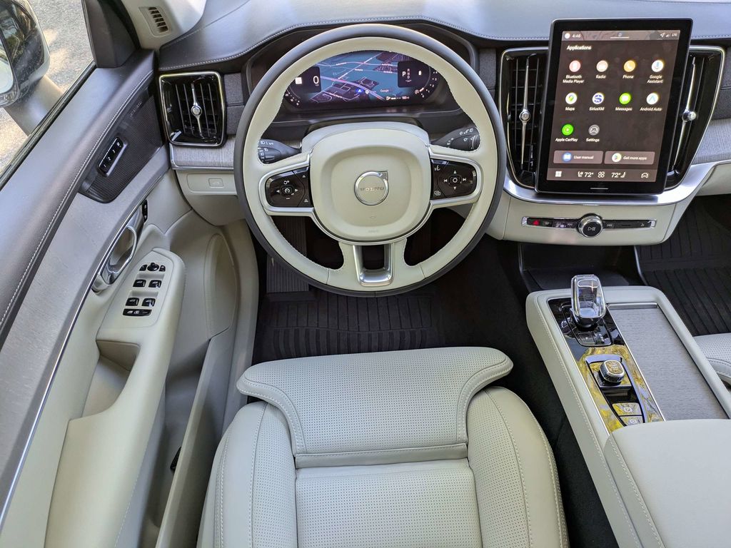 2026 Volvo XC90 Ultra - Photo 16