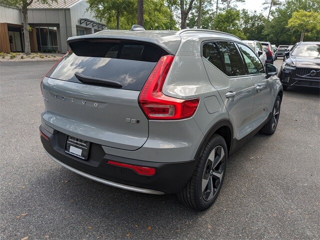 2025 Volvo XC40 Core photo 4